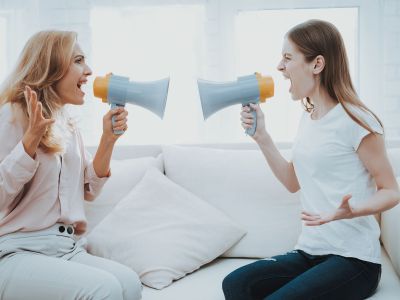 Γιατί δεν πρέπει να αμύνεστε όταν οι έφηβοι σας ασκούν κριτική