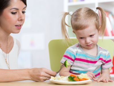 6 λάθη που οι γονείς πρέπει να αποφύγουν αν το παιδί είναι επιλεκτικό στο φαγητό