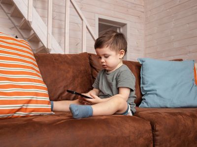 Χρόνος οθόνης και παιδιά 2 -18 ετών: Οδηγίες για γονείς από την Αμερικανική Παιδιατρική Ακαδημία