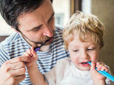 Πότε να αρχίσετε να βουρτσίζετε τα δόντια του μωρού σας
