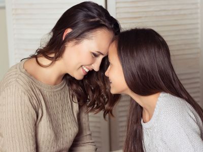 8 τρόποι να κάνεις τα παιδιά σου να μιλήσουν για τα συναισθήματά τους