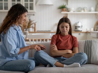 Τι χρειάζονται πραγματικά οι έφηβοι από τις μαμάδες τους — και δεν το λένε ποτέ