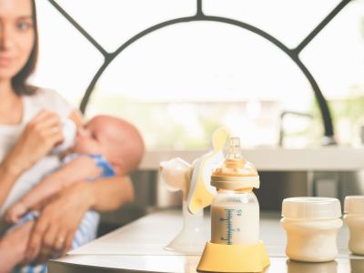 Άντληση μητρικού γάλακτος: Κάθε πόση ώρα πρέπει να βγάζω γάλα με το θήλαστρο;