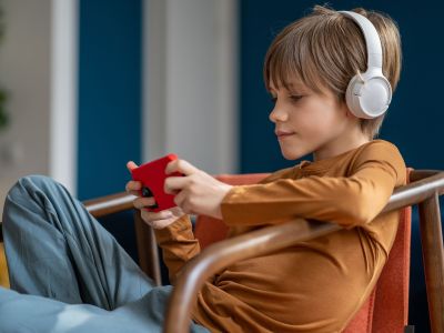 Εκπαιδευτικός προειδοποιεί: 5 σημάδια ότι το παιδί σου περνάει υπερβολικό χρόνο μπροστά στην οθόνη