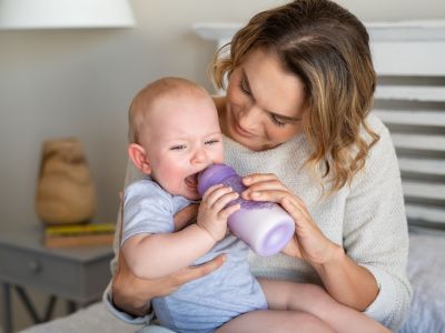Παλινδρόμηση στα μωρά: Τι είναι και πώς να το διαχειριστείς χωρίς άγχος