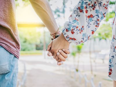 Τι είναι ο κανόνας 2-2-2 για τον γάμο; Και γιατί πρέπει να τον υιοθετήσετε στη σχέση σας