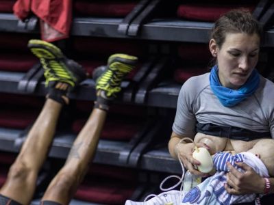 Sophie Power:Από τη viral φωτογραφία θηλασμού στο βιβλίο που μιλά για τη μητρότητα και τον αθλητισμό