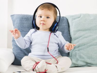 Η μουσική αλληλεπίδραση ενισχύει τη γλωσσική ανάπτυξη στα μωρά, δείχνει έρευνα
