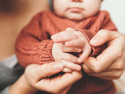 Πώς το άγχος για το μέλλον μού στέρησε στιγμές από τον πρώτο χρόνο της μητρότητας
