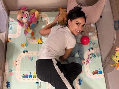 Ελένη Τσολάκη: Όταν οι δυσκολίες δίνουν τη θέση τους στην αγκαλιά της κόρης της