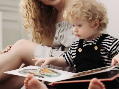 Σε έναν κόσμο γεμάτο φόβο, διατηρούμε την ανθρωπιά μας και μεγαλώνουμε παιδιά με αγάπη