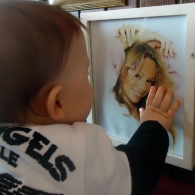 Κοίτα ένα ωραίο κοριτσάκι...