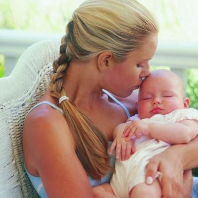 Πώς να κρατάτε το μωρό σας