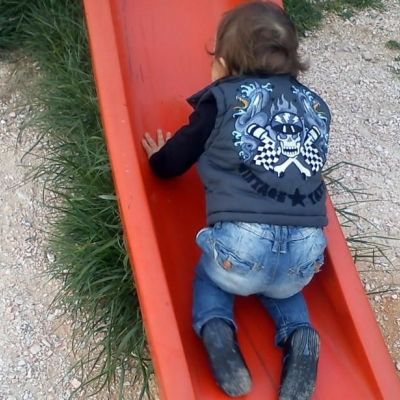 Άσε με να ανέβω την τσουλήθρα ανάποδα!