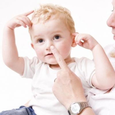 Βοηθήστε τα παιδιά σας να επικοινωνήσουν κάνοντας νοήματα