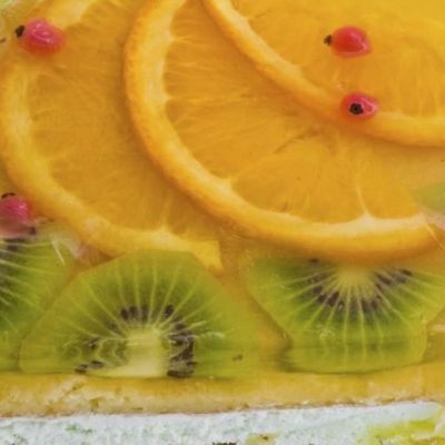 Δροσερό γλυκό με ζελέ και κρέμα