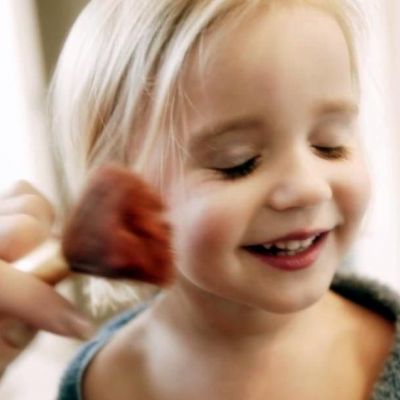 «Μαμά βάλε μου λίγο ρουζ…»