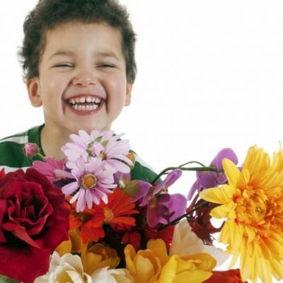 Φωτογραφίες μέσα σε λουλούδια για τη γιορτή της Μητέρας