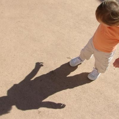 Ποιος είσαι εσύ; Γιατί μ' ακολουθείς;