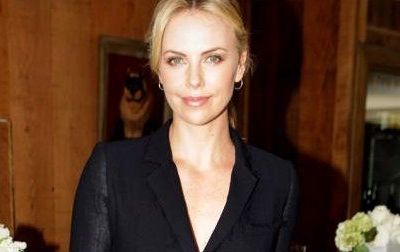 H Charlize Theron δεν είχε δόντια ως τα 11 της χρόνια!