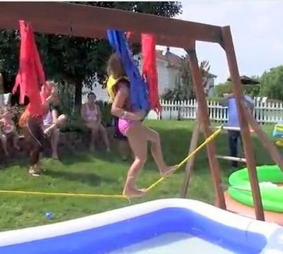 Αυτό είναι theme party! Παιδικό Wipe Out! (βίντεο)