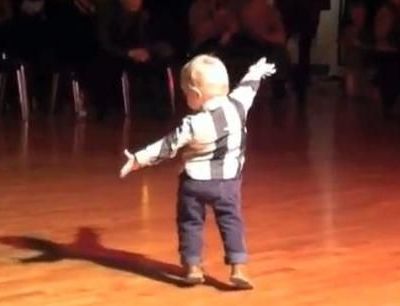 Ο εκπληκτικός πιτσιρίκος που χορεύει Paso Doble στα 2 του!