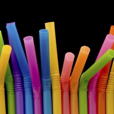 Φτιάξτε ένα πολύχρωμο σπιτάκι από… καλαμάκια