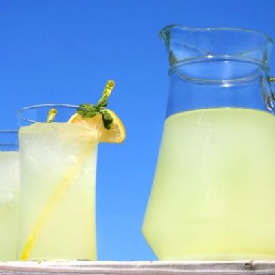 Σπιτική λεμονάδα