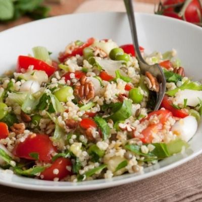 Νόστιμη θρεπτική σαλάτα με κους κους