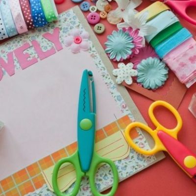 Μια όμορφη χειροποίητη χάρτινη κορνίζα