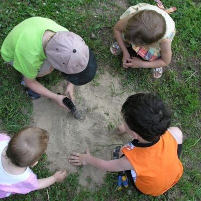 Μια τρύπα στο γκαζόν