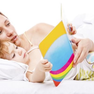 Γιατί πρέπει να διαβάζουμε παραμύθια στα παιδιά μας;