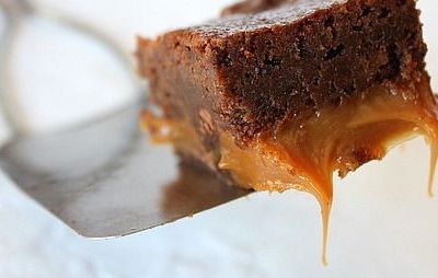 Brownies με καραμέλες και σοκολάτα