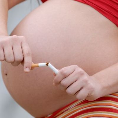 Έρευνα: Το κάπνισμα κατά την εγκυμοσύνη ένοχο για στραβισμό στα παιδιά