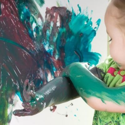 Αφήστε τα παιδιά σας να ζωγραφίσουν τα παράθυρα!