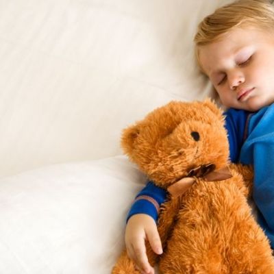 Πότε θα σταματήσει να κοιμάται με το αγαπημένο του αντικείμενο;