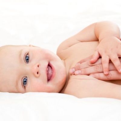 Οδηγίες για ένα τρυφερό βρεφικό μασάζ