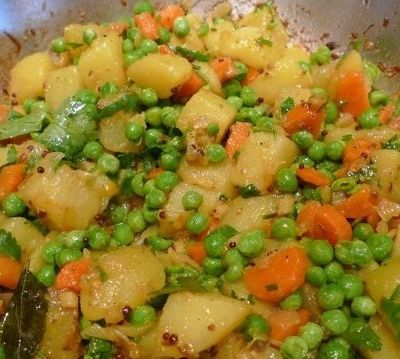 Αρακάς με πατάτες και καρότα