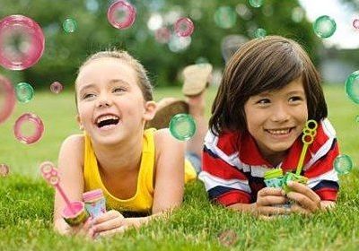 Γεμίστε τη βεράντα χρωματιστές μπουρμπουλήθρες