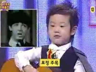 Ο απίστευτος 3χρονος που τραγουδάει Beatles!