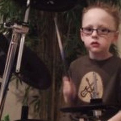 Ο 6χρονος ντράμερ που ροκάρει στο ρυθμό των Foo Fighters (video)