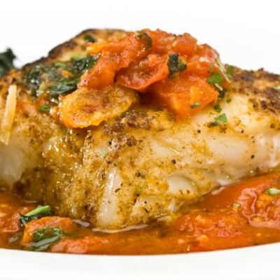 Πέρκα με φρέσκια ντομάτα και βασιλικό