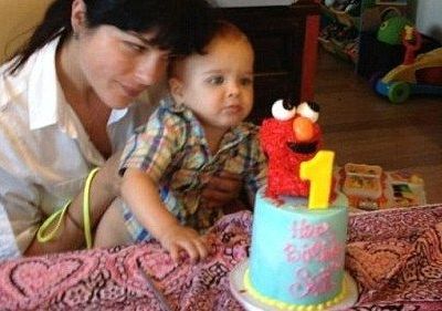 Η Selma Blair και οι τούρτες γενεθλίων για το γιο της