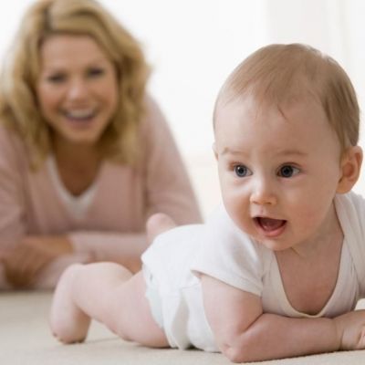 Πράγματα που πρέπει να ξέρετε αν το παιδί σας μπουσουλάει