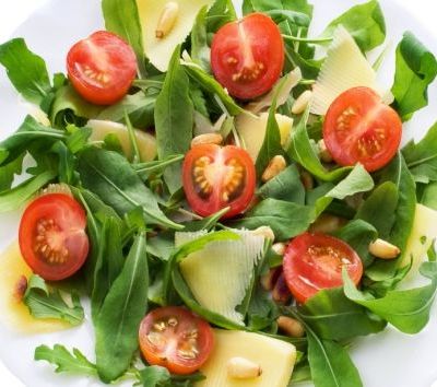 Θρεπτική καλοκαιρινή σαλάτα