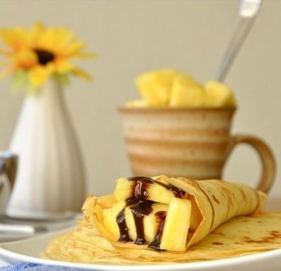 Νόστιμες κρέπες με κρέμα σοκολάτας και ανανά