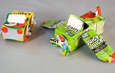 Αεροπλάνα και αυτοκίνητα από κουτιά χυμών