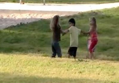 "Είναι δικός μου!" Ο απίστευτος κοριτσοκαβγάς για ένα αγοράκι!