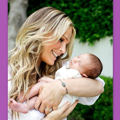 Η Molly Sims μας δείχνει το μωράκι της για πρώτη φορά