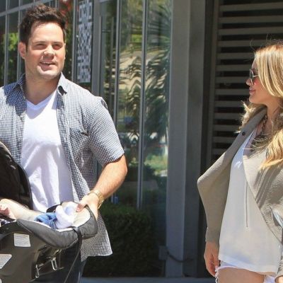 Αγνώριστη η Hillary Duff με τον άντρα της και τον γιο τους ψάχνουν για σπίτι